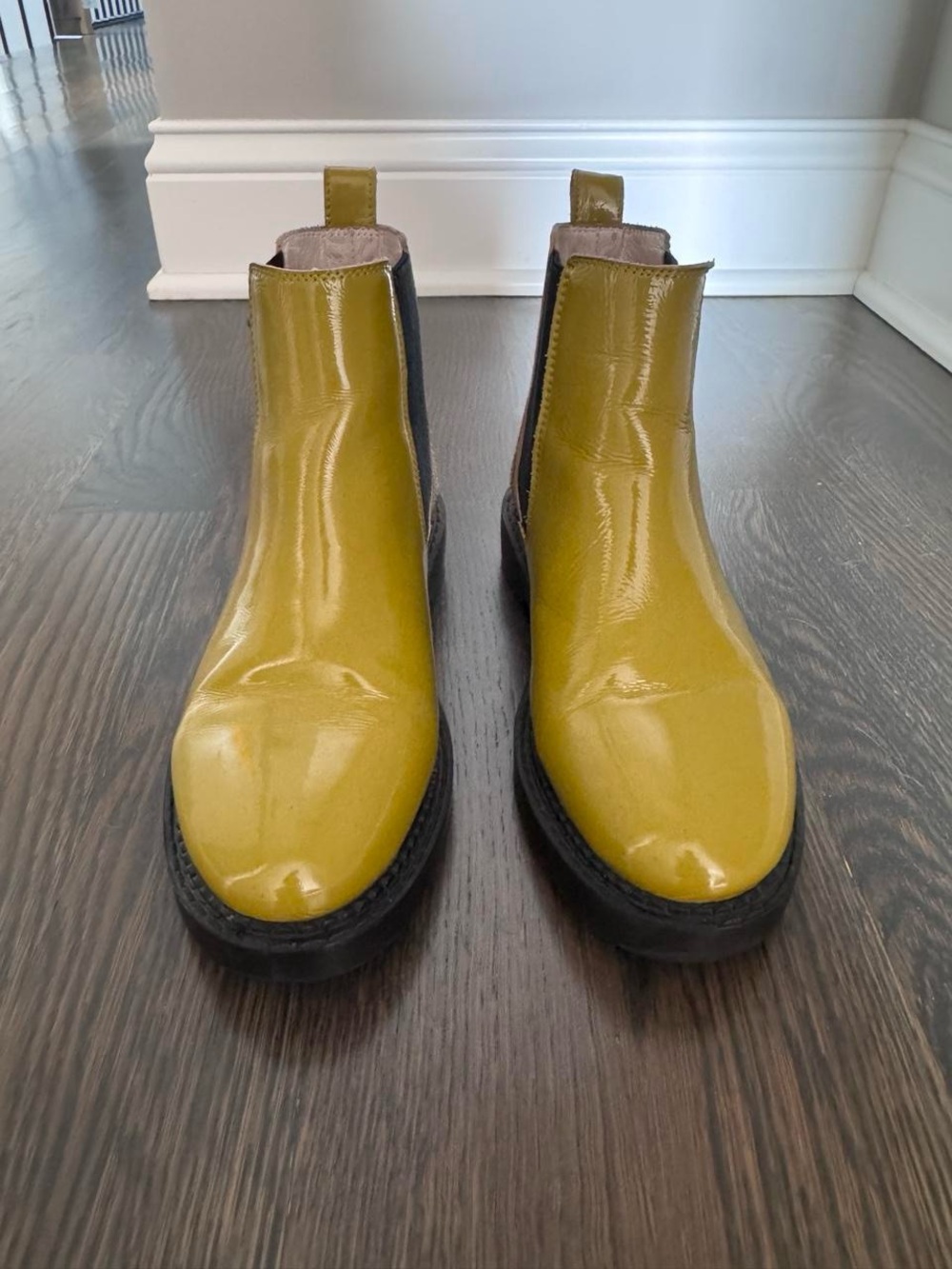 Intentionally Blank - Olive/chartreuse patent leather Chelsea boots - Size 7